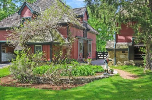 200 Bedford Rd, Greenwich CT 06831-2537 exterior