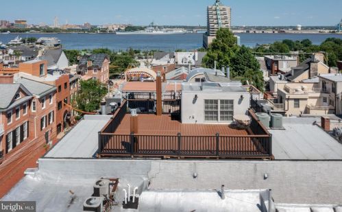 124 Bainbridge St, Philadelphia PA 19147-1866 exterior