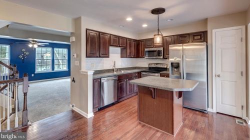 711 Grant Dr, Hanover PA  17331-2079 exterior