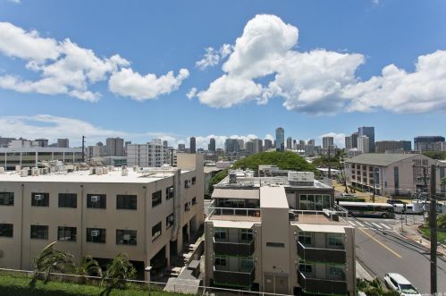 1215 Alexander St, Honolulu HI 96826-1237 exterior