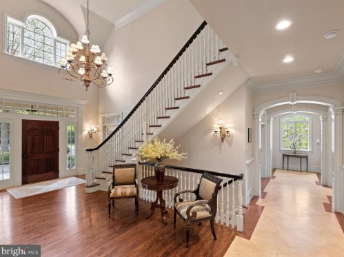 271 Blackburn Dr, Berwyn PA  19312-2801 exterior