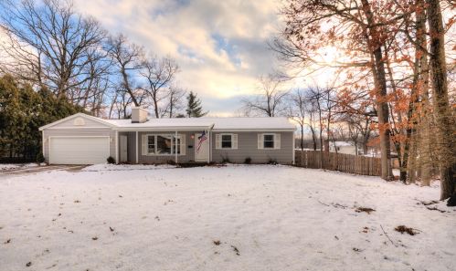 1516 Southlawn Dr, Wyoming, MI