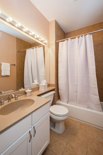 931 Kingsbury St, Chicago IL 60610-7431 exterior