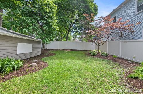 1006 Cherry St, Grand Rapids MI 49506-1450 exterior