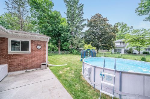 1111 Highgate Rd, Kalamazoo MI 49006-2774 exterior