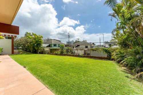 796 Isenberg St, Honolulu HI 96826-2928 exterior