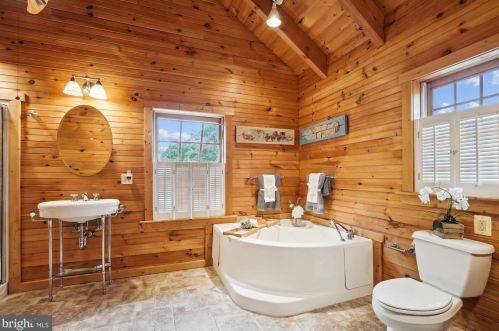 3432 Memorial St, Alexandria VA 22306-1548 exterior