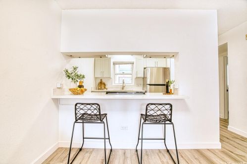 1070 Ala Napunani St, Honolulu, HI 96818-1780