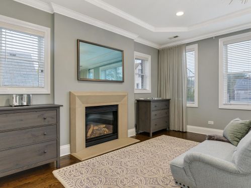 4147 Damen Ave, Chicago IL 60618-3045 exterior