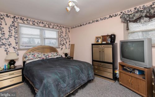 18 Trinity Ln, Blenheim NJ exterior