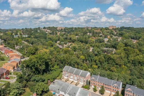 820 Highpointe Cir, Pittsburgh PA 15220-1854 exterior