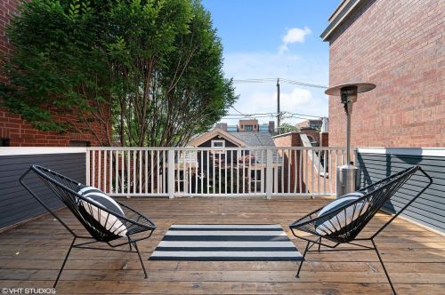 2710 Bosworth Ave, Chicago IL 60642-8062 exterior