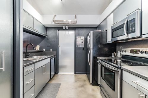 103 Emily St, Tampa, FL 33603-5718