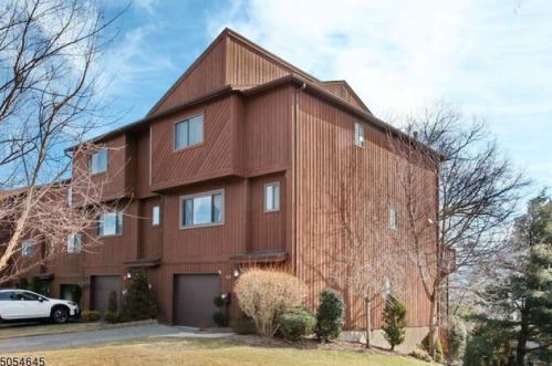 40 Metro Vista Dr, Paterson, NJ 07506-3427