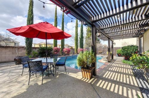 1009 Sandwick Way, Folsom CA 95630-6127 exterior