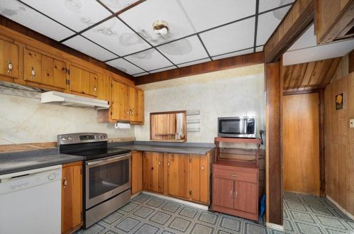 203 Sunnyside Ave, Woonsocket RI 02895-5103 exterior