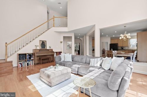 10907 Lamplighter Ln, Rockville MD 20854-2763 exterior