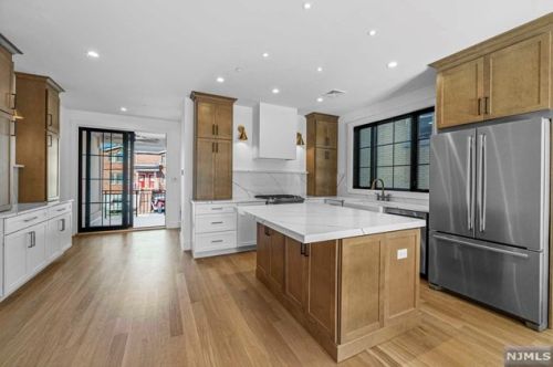 380 Lincoln Ave, Cliffside Park NJ 07010-1822 exterior