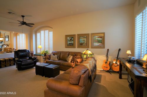 318 Campo Bello Dr, Phoenix AZ 85032-2216 exterior