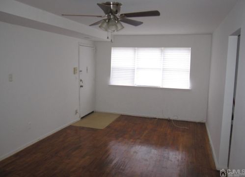 296 College Dr, Edison NJ 08817-5955 exterior