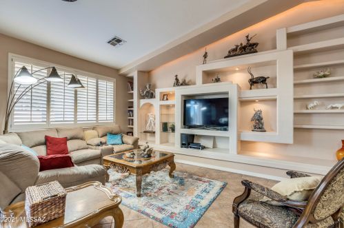 1534 Bank Swallow Rd, Green Valley AZ 85614-6025 exterior