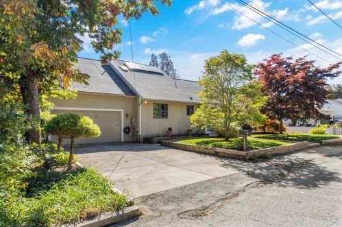 9 Noto Dr, Providence RI  02904-2905 exterior