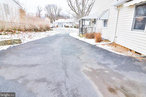 1201 Clagett Dr, Rockville MD 20851-2116 exterior