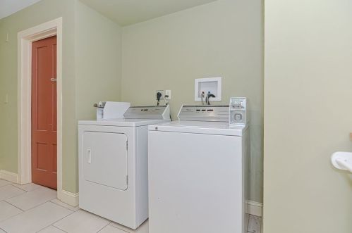 32 Burncoat St, Worcester MA 01605-1814 exterior