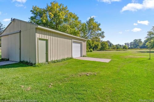 1787 Sashabaw Rd, Brandon MI  48462-9163 exterior