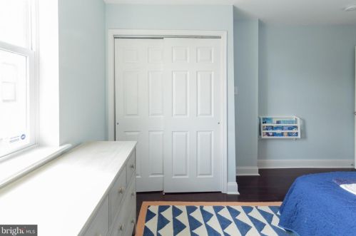 2342 Carpenter St, Philadelphia PA 19146-2418 exterior