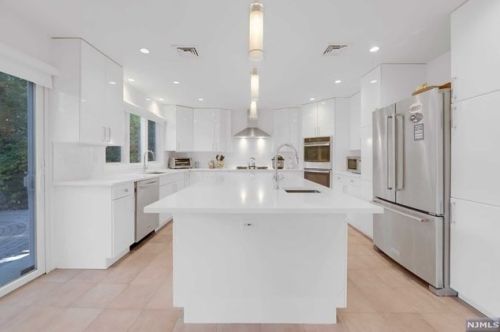 65 Holland Ave, Demarest NJ  07627-2705 exterior