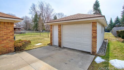 3710 Shoshone Dr, Wyoming, MI