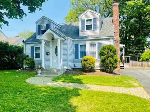 29 Calumet Ave, Worcester, MA 01606-2105