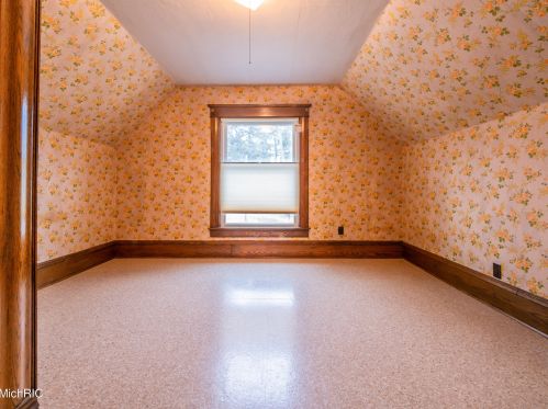 320 Elizabeth St, Sylvan Beach MI 49461-1311 exterior