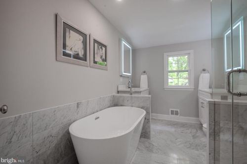 1209 Forestwood Dr, Mc Lean VA  22101-2603 exterior