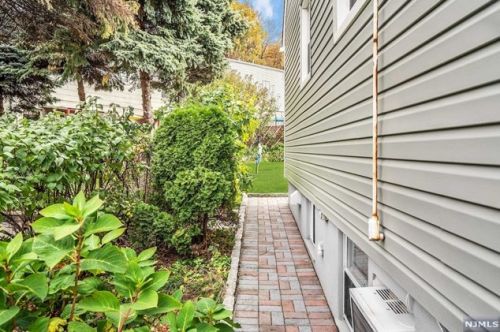 190 Maple St, Fairview NJ 07022-1512 exterior