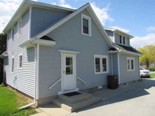 1107 Viebahn St, Manitowoc WI 54220-6502 exterior