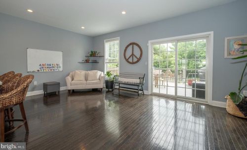 328 Lemonte St, Philadelphia PA 19128-4520 exterior