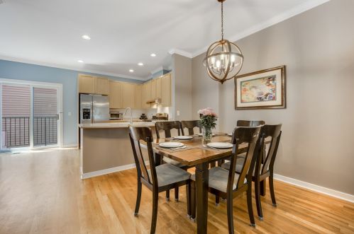 1905 Grace St, Chicago IL 60613-2901 exterior