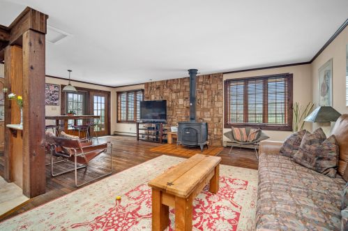 313 Cleveland Ave, Manitowoc WI 54220-2920 exterior