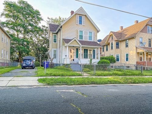 24 Cleveland St, Springfield MA  01104-2402 exterior