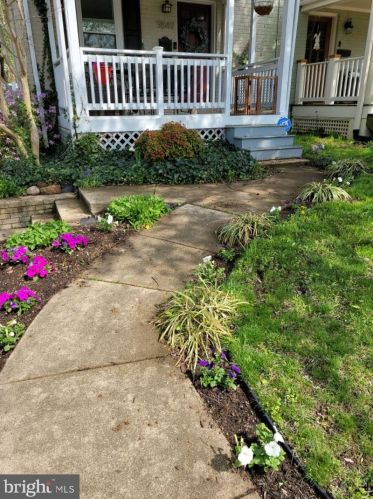 5849 Monticello Rd, Alexandria VA 22303-1301 exterior