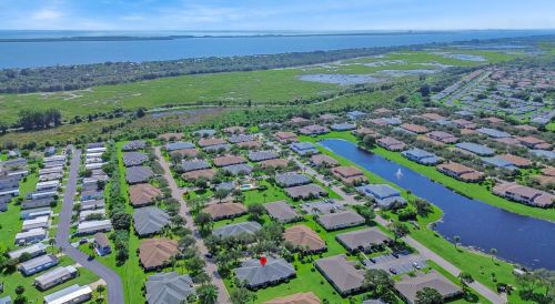 1751 Dove Tail Dr, Fort Pierce FL 34982-8018 exterior