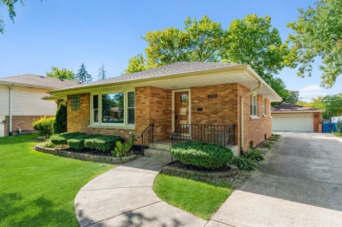 890 Prospect Ave, Elmhurst IL  60126-4867 exterior