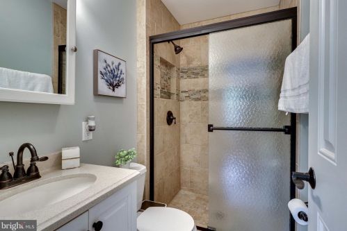 1560 Bruton Ct, Mc Lean VA 22101-4301 exterior