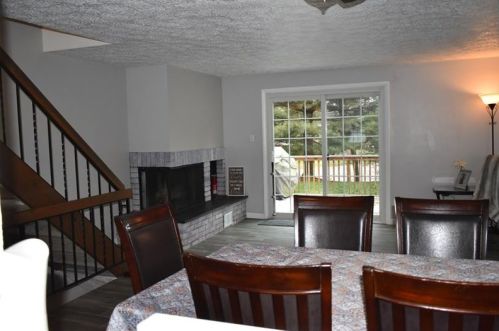 665 Newton Sq, Moon Twp PA 15108-1050 exterior