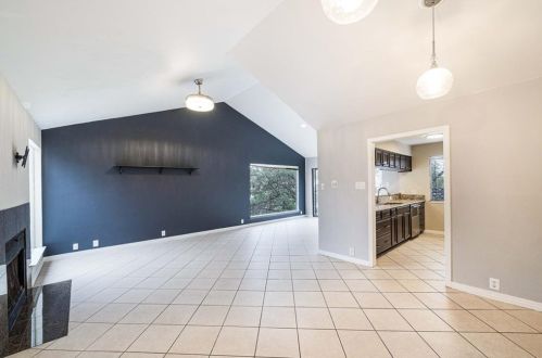 6810 Deatonhill Dr, Austin, TX 78745-4728