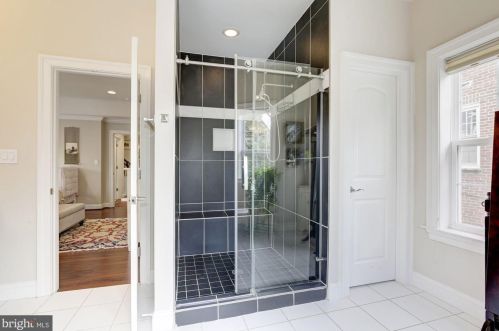 5536 30 Pl, Washington DC 20015-1209 exterior