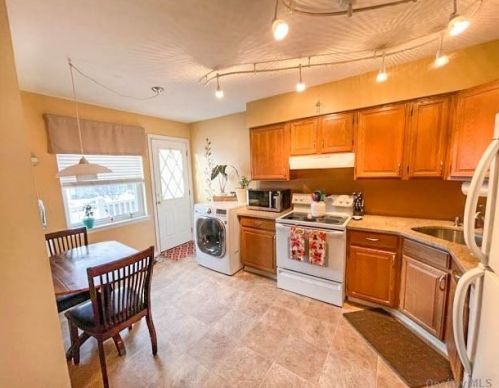 51 Farber Dr, Babylon, NY 11704-5124