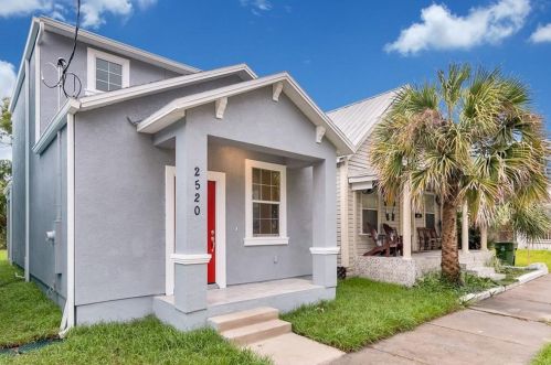 2520 Chestnut St, Tampa, FL 33607-3305
